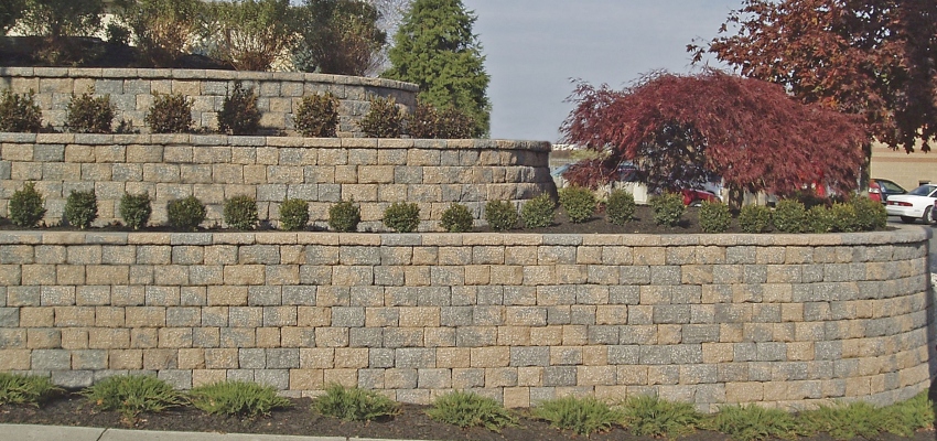 Muro de arrimo revestido com pedra Miracema, área total 60 metros
